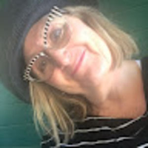 Meet your Posher, Debi